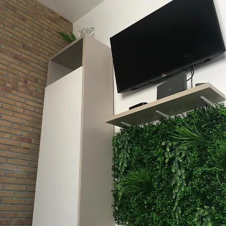 Charming Elise- Close To Station Apartment