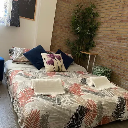 Charming Elise- Close To Station Apartment *