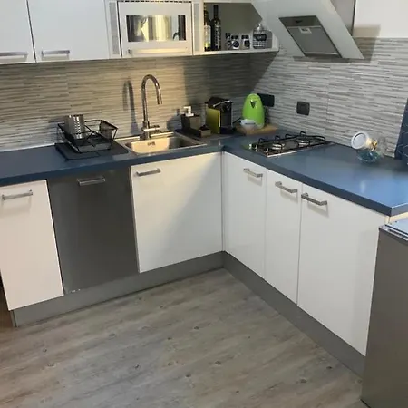 Charming Elise- Close To Station Apartment *
